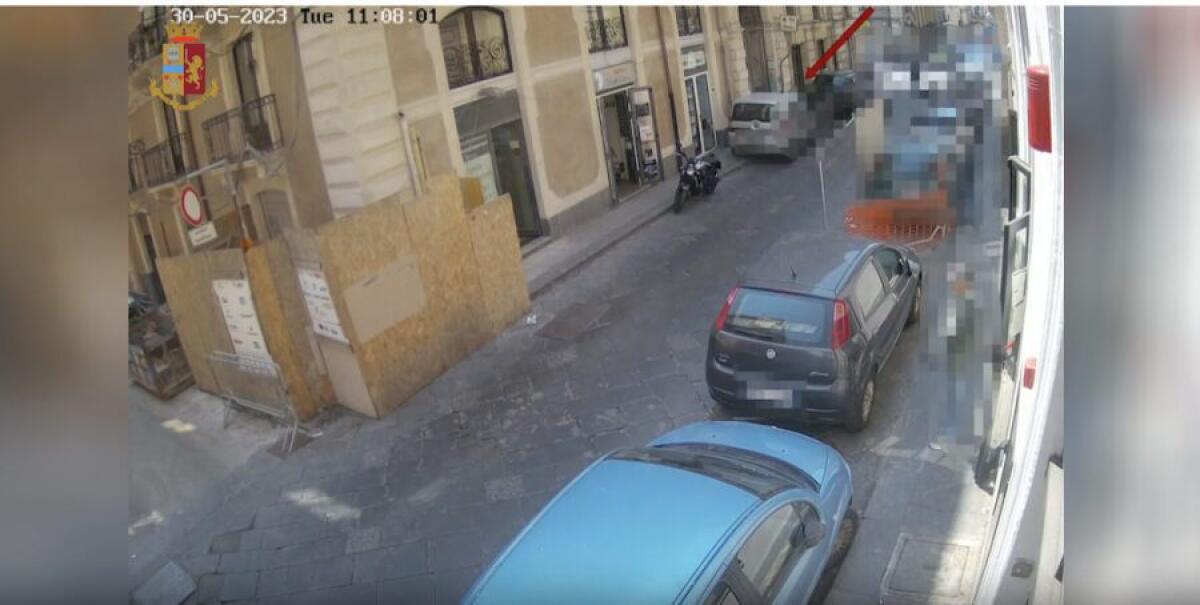 ARRESTATA COLLABORATRICE DI AVVOCATO CATANESE PER OFFERTA DI MAZZETTA A FUNZIONARIO DELLA PREFETTURA - 