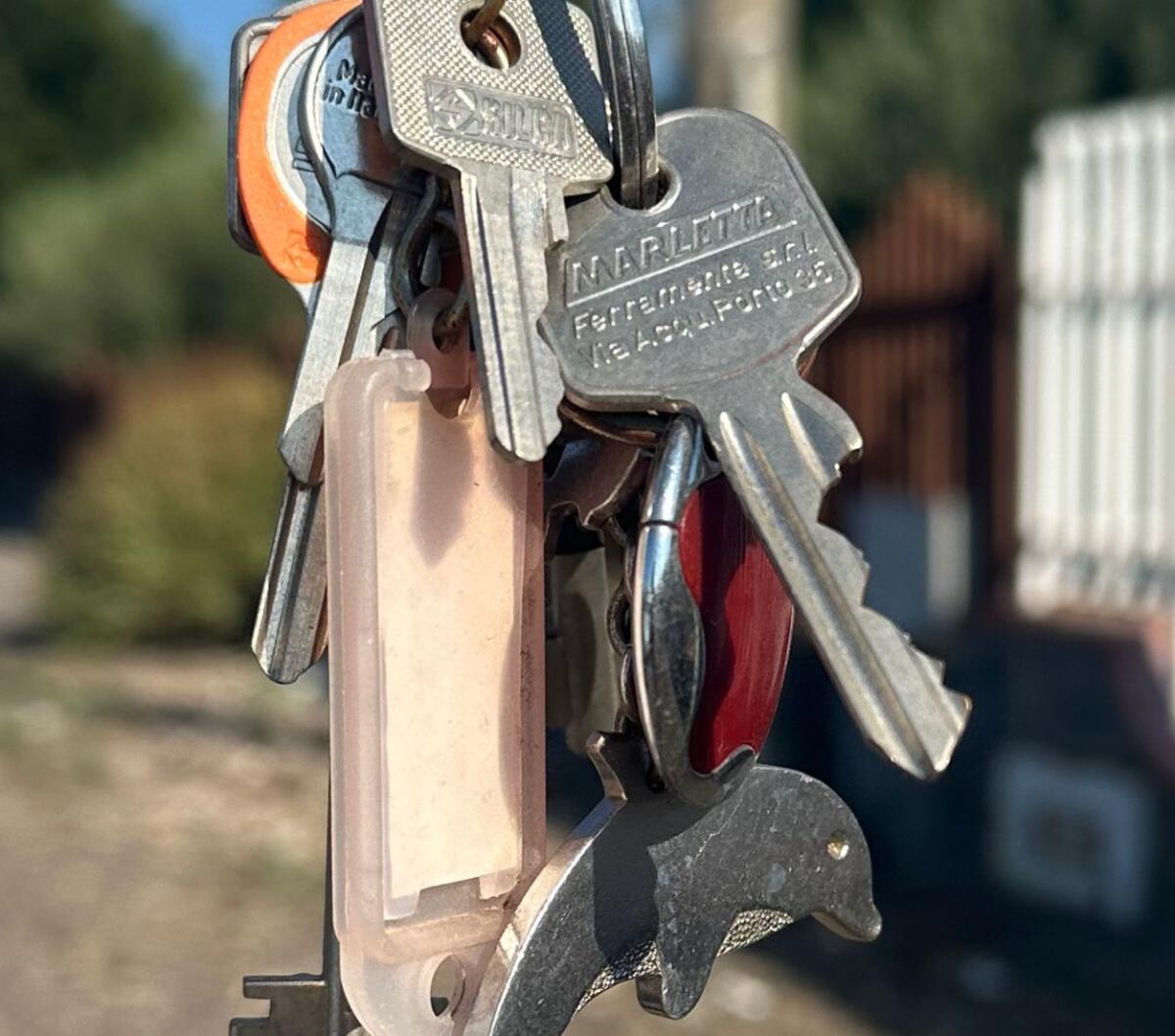 PATERNO’. TROVATI QUESTI CHIAVI A PALAZZOLO - 