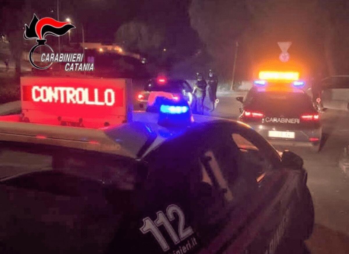 CONTROLLI CARABINIERI A PATERNÒ: GIOVANI TROVATI CON DROGA E MULTATI AUTOMOBILISTI PER GUIDA IN STATO DI EBBREZZA - 