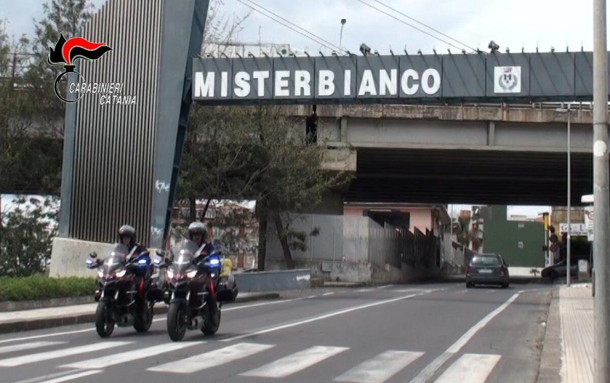 MISTERBIANCO, SORPRESO A RUBARE IN UNA VILLETTA: DICIANNOVENNE ARRESTATO DAI CARABINIERI - 