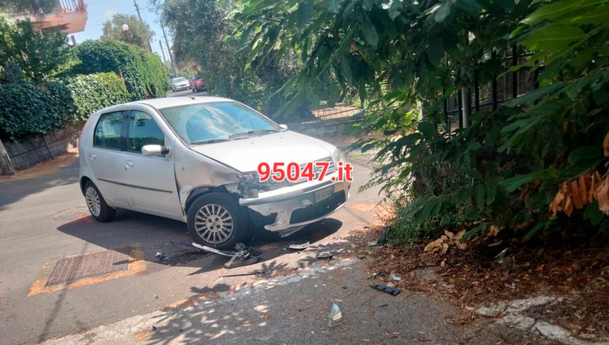 RAGALNA. DUE VETTURE SI SONO SCONTRATE, DUE FERITI - 