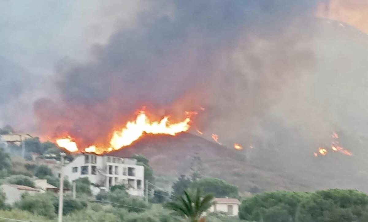 TRAGEDIA A CEFALÙ: UNA GIOVANE VITA SPEZZATA TRA LE FIAMME PER SALVARE I CAVALLI - 