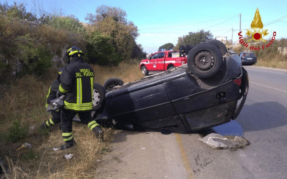 AUTO SI RIBALTA NEL RAGUSANO, GRAVE UNA DONNA TRASFERITA IN ELISOCCORSO - 