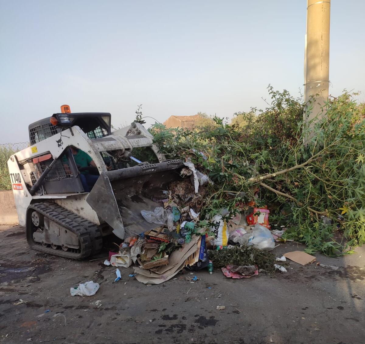 RIFIUTI A PATERNÒ: RIPULITE MICRO DISCARICHE IN ZONA VIA BALATELLE VIA SELLA - 