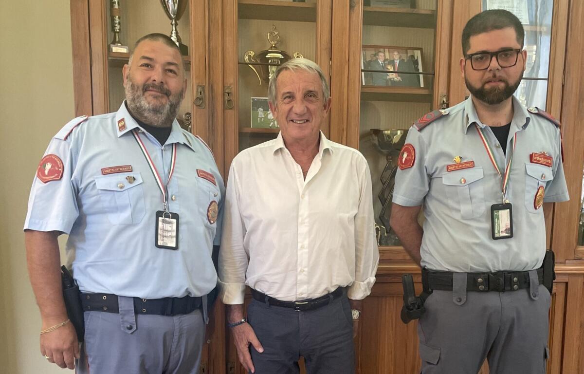 CATANIA, DONNA SMARRISCE LA BORSA AL GARIBALDI-NESIMA: VIGILANTES LA RITROVANO E LA RESTITUISCONO - 