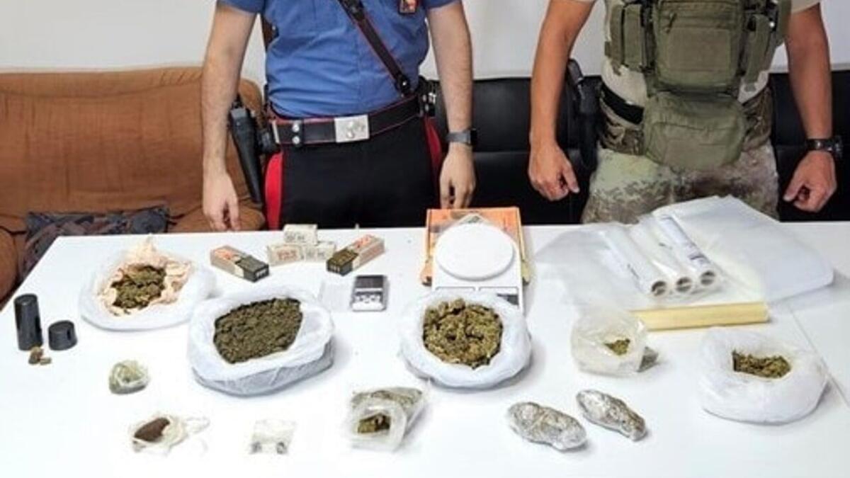 MINEO. SPACCIATORE TRADITO DAL NERVOSISMO AD UN POSTO DI BLOCCO - 