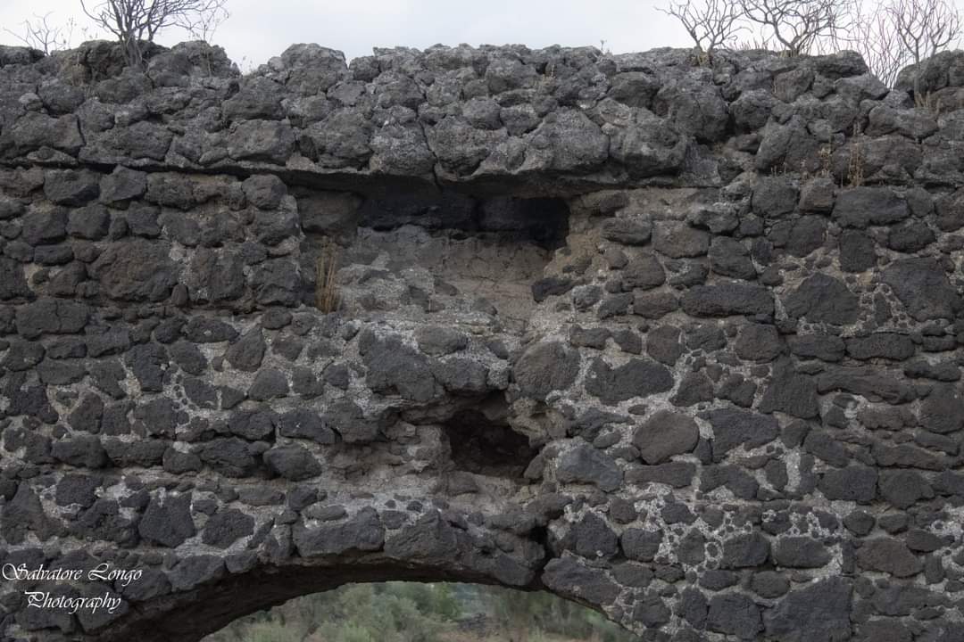 ACQUEDOTTO ROMANO DI CATINA: SEGNALAZIONE DELL'ARCHEOCLUB D'ITALIA APS PATERNÒ SULLO STATO DI CONSERVAZIONE