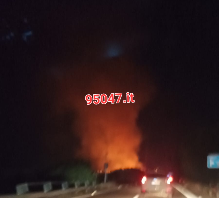 VASTO INCENDIO IN CORSO A SCALILLI: DISAGI SULLA SUPERSTRADA 284