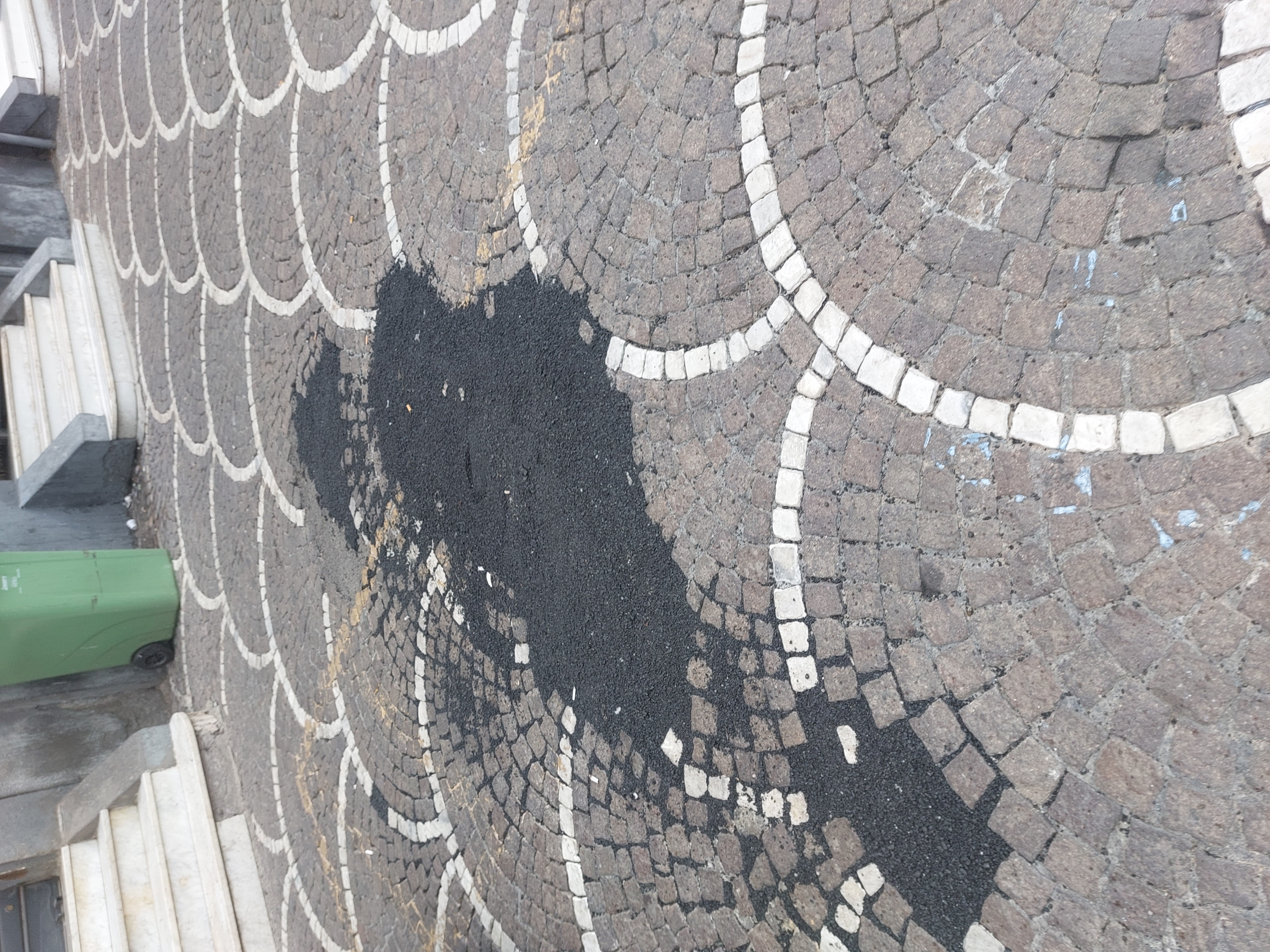 PATERNO', L'ASSESSORE REPLICA SUI LAVORI DI PIAZZA INDIPENDENZA: "RIPARAZIONE PROVVISORIA"