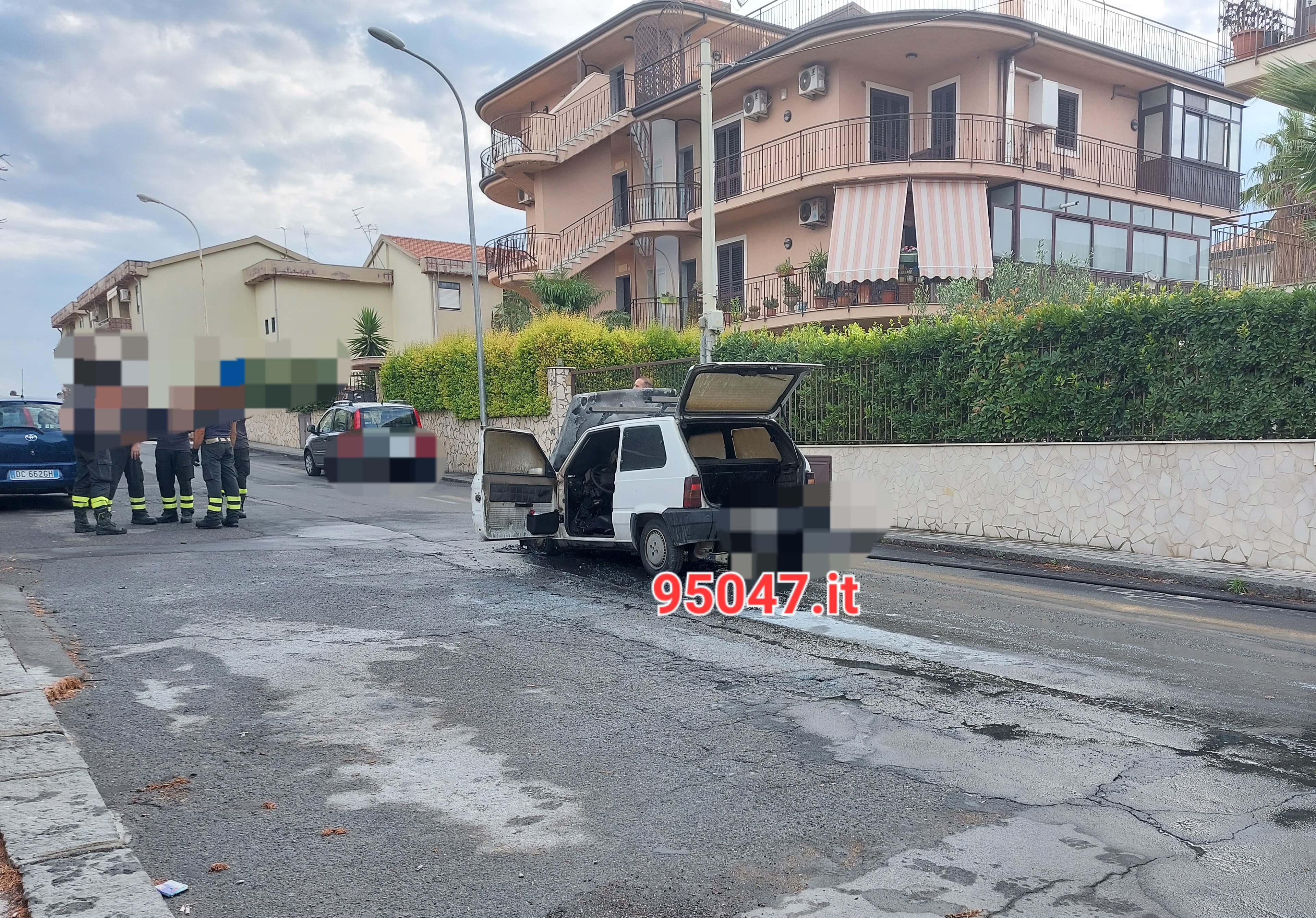 AUTO IN FIAMME A MISTERBIANCO: NESSUN FERITO