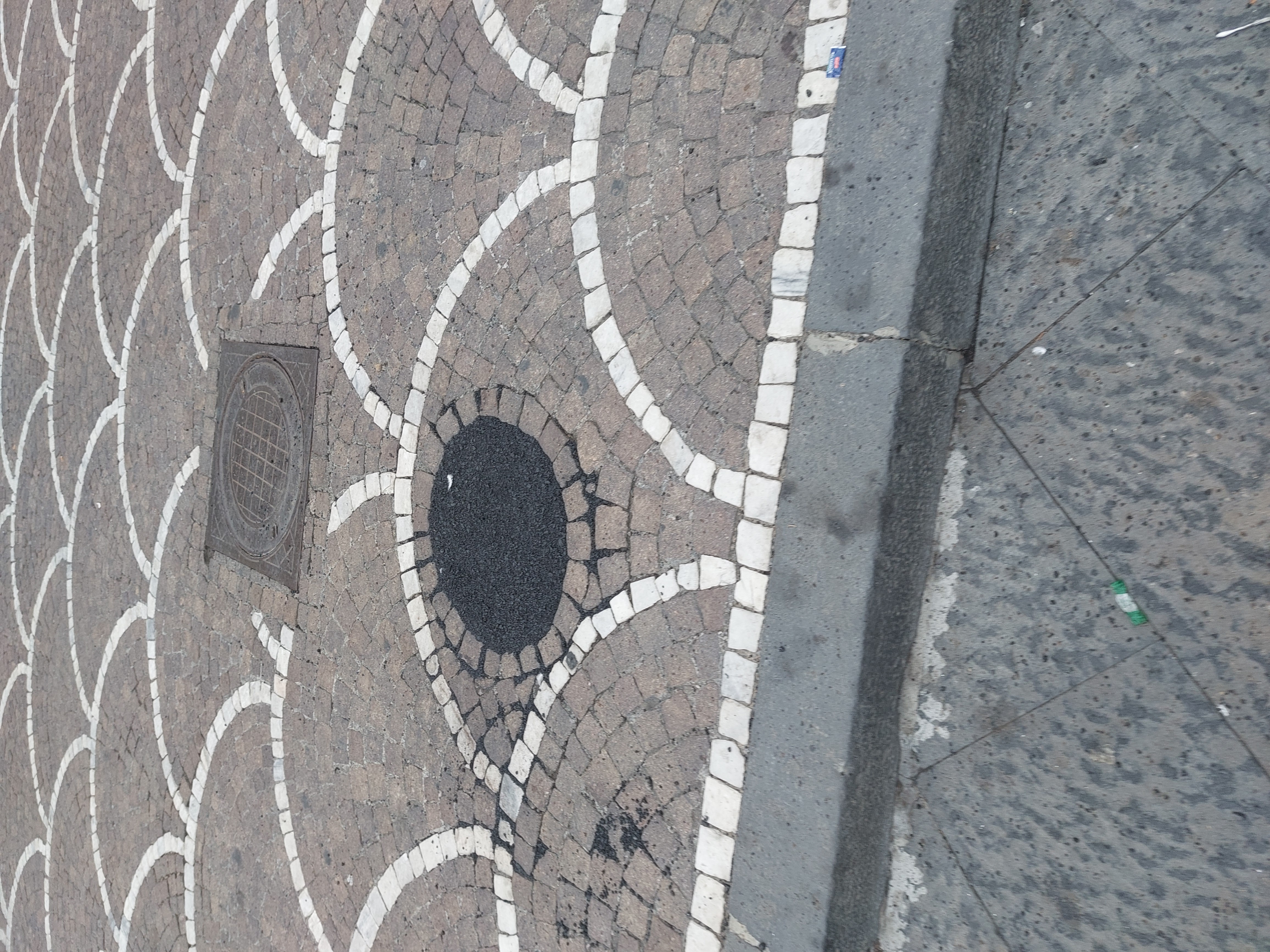 PATERNO', L'ASSESSORE REPLICA SUI LAVORI DI PIAZZA INDIPENDENZA: "RIPARAZIONE PROVVISORIA"