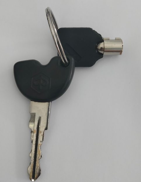 PATERNO': CHI HA PERSO QUESTE CHIAVI?