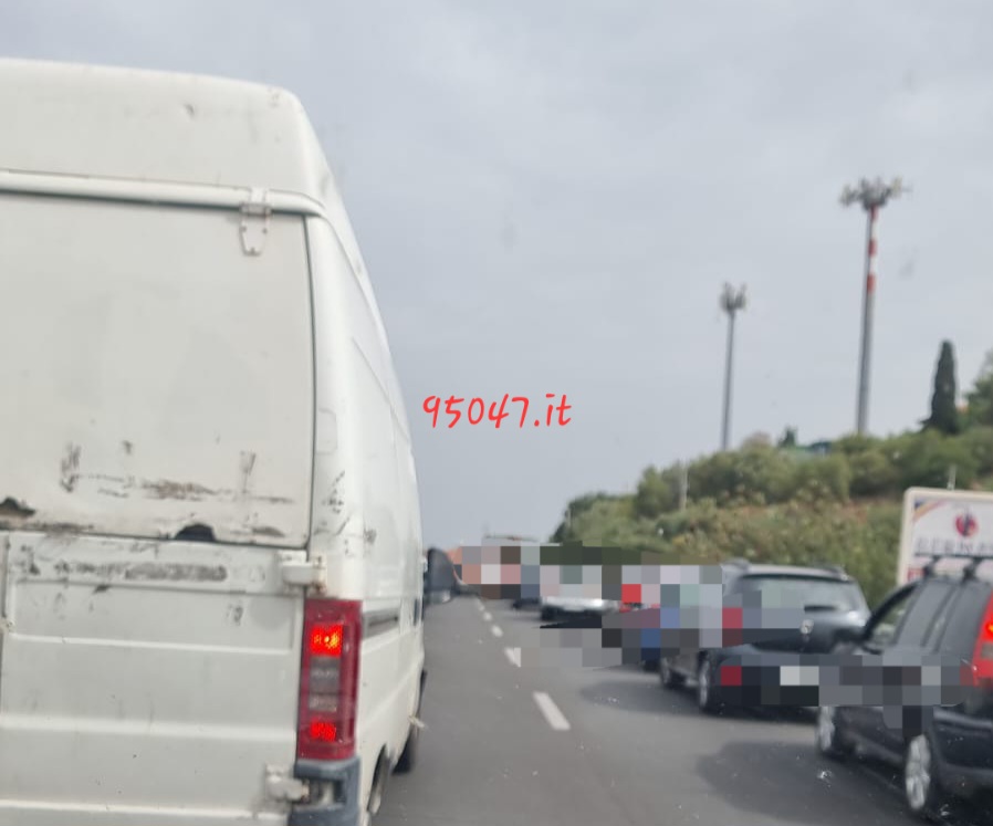 DOPPIO INCIDENTE SULLA SS121 IN DIREZIONE CATANIA, SOCCORSI SUL POSTO E TRAFFICO IN TILT
