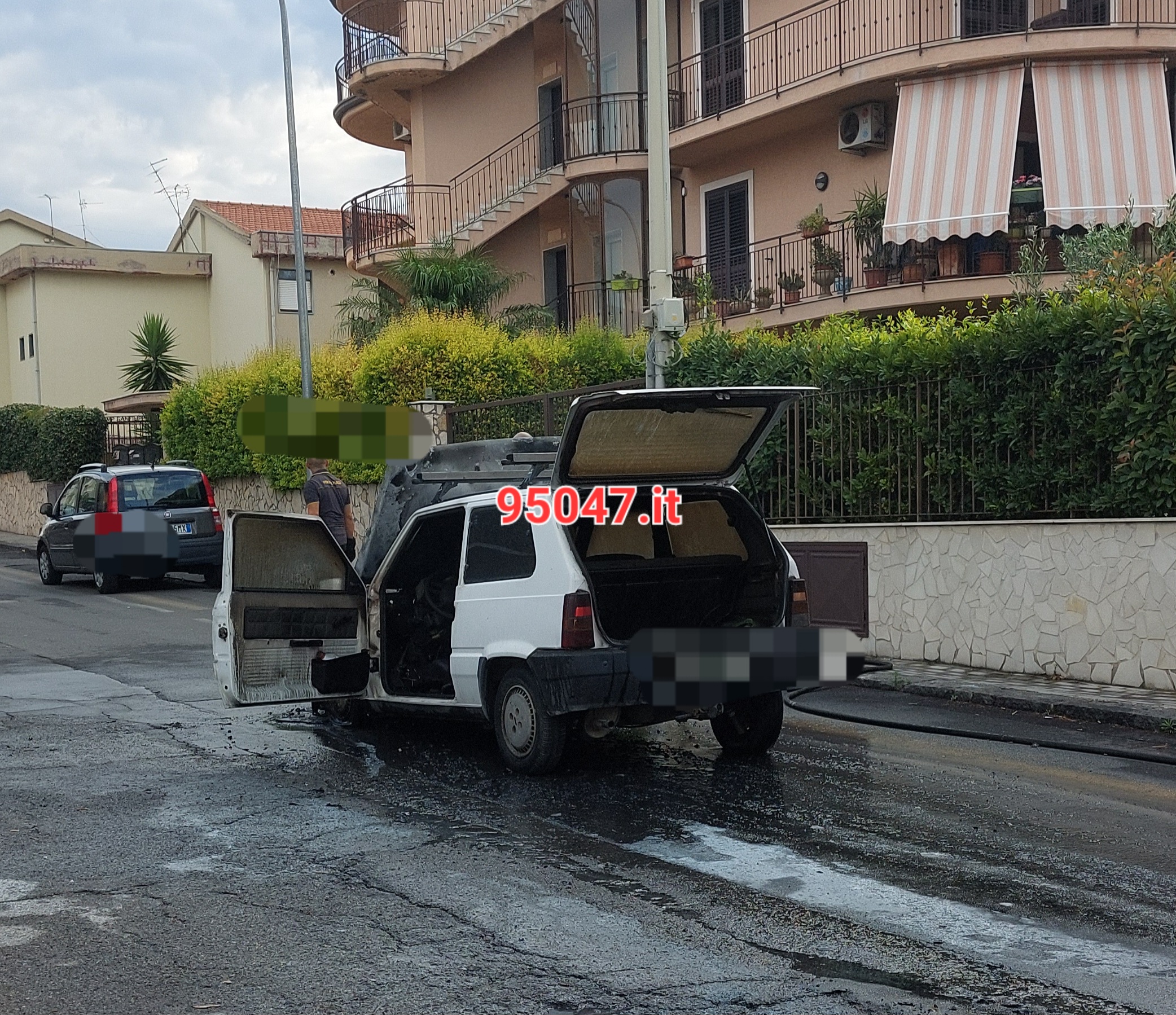 AUTO IN FIAMME A MISTERBIANCO: NESSUN FERITO