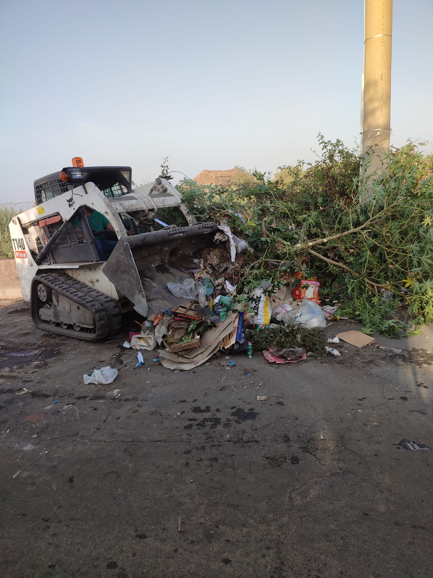 RIFIUTI A PATERNÒ: RIPULITE MICRO DISCARICHE IN ZONA VIA BALATELLE VIA SELLA