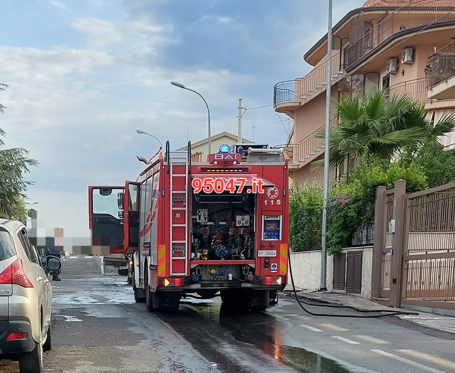 AUTO IN FIAMME A MISTERBIANCO: NESSUN FERITO