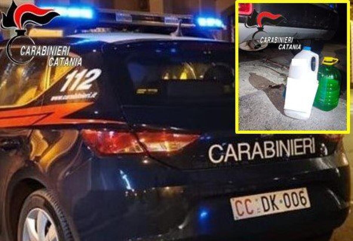CATANIA BECCATI DAI CARABINIERI A RUBARE GASOLIO DA UNA PANDA: DENUNCIATI UN 40ENNE E UN 54ENNE - 