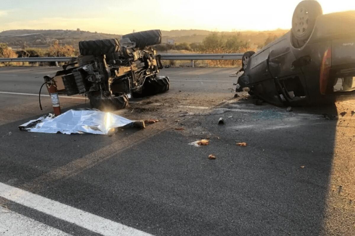 INCIDENTE A CAMPOBELLO DI LICATA: SCONTRO FRA AUTO E TRATTORE, UN MORTO E UN FERITO GRAVE - 