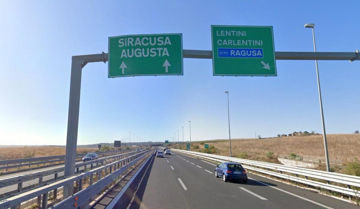 SULLA CATANIA SIRACUSA A 200 KM ORARI PER SFUGGIRE AL CONTROLLO DELLA POLIZIA STRADALE: 24ENNE DENUNCIATO - 