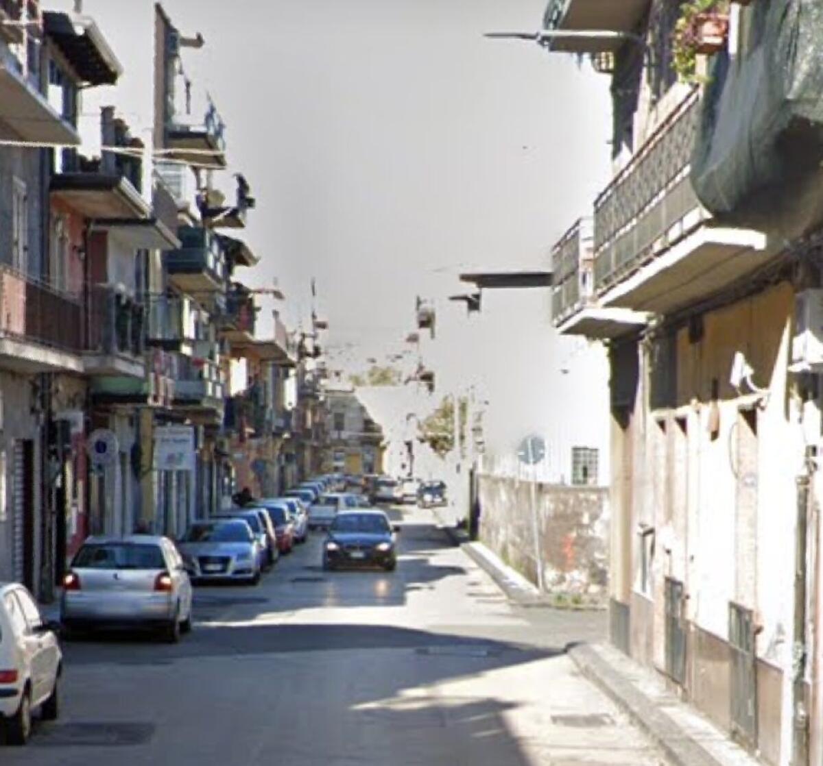 TRAGEDIA A PATERNÒ: 70ENNE TROVATO MORTO NELLA SUA ABITAZIONE - 