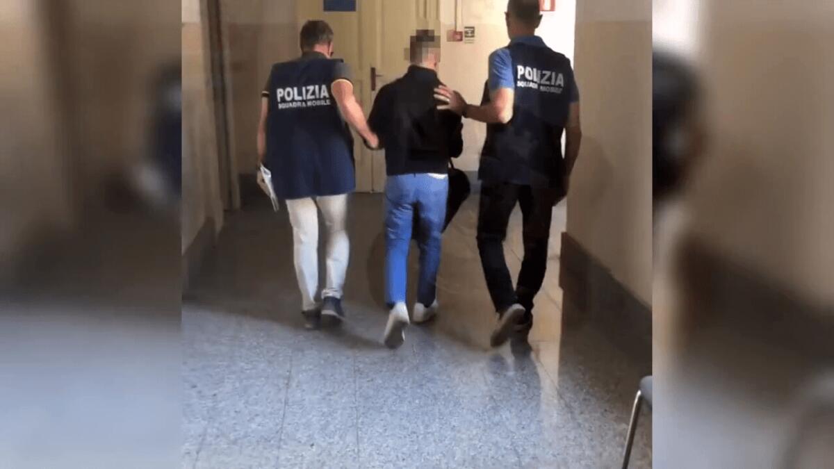 CATANIA. ARRESTATO 53ENNE USURAIO MENTRE RICEVEVA DENARO, A CASA  IL LIBRO CON I NOMI E LE CIFRE DEI DEBITORI - 