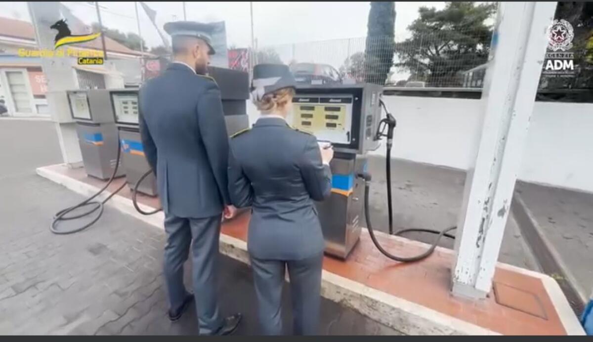 GASOLIO "TAROCCATO", SEQUESTRATI 23MILA LITRI DI CARBURANTE E DENUNCIATI SETTE IMPRENDITORI - 