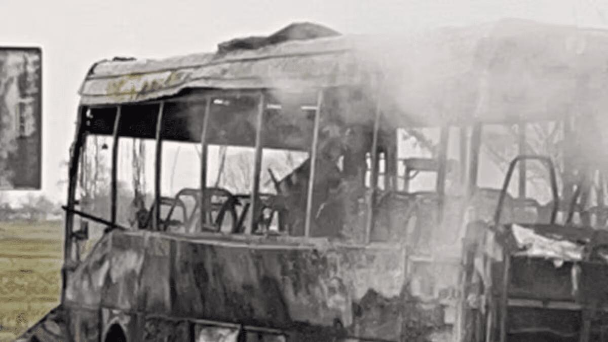 PAURA SULLA MESSINA-PALERMO: A FUOCO PULLMAN CON 18 PERSONE - 