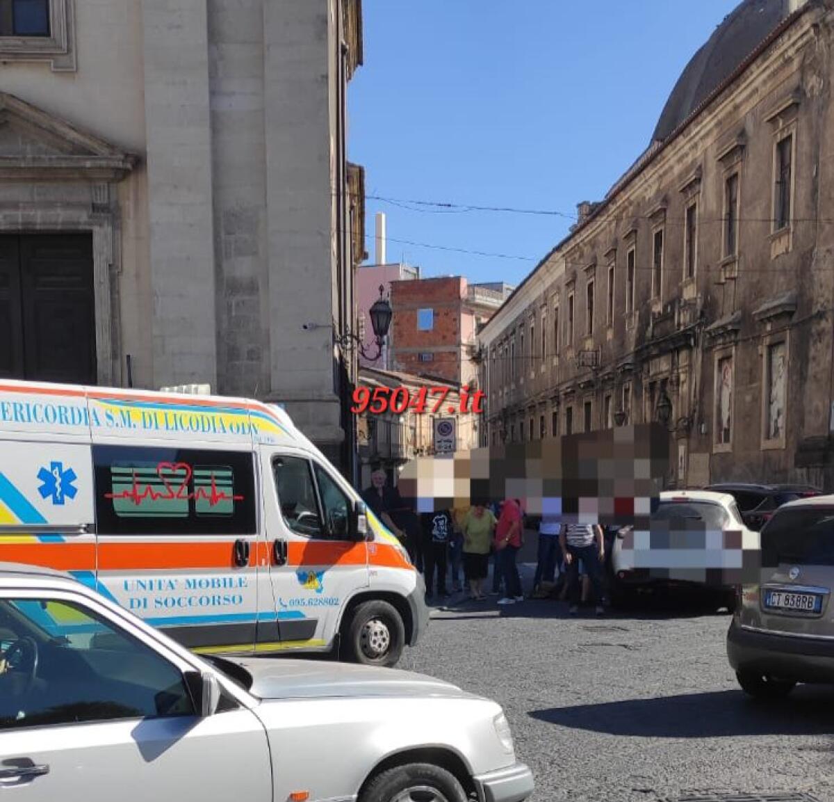 PATERNÒ: PEDONE INVESTITO QUESTA MATTINA A PIAZZA SANTA BARBARA - 