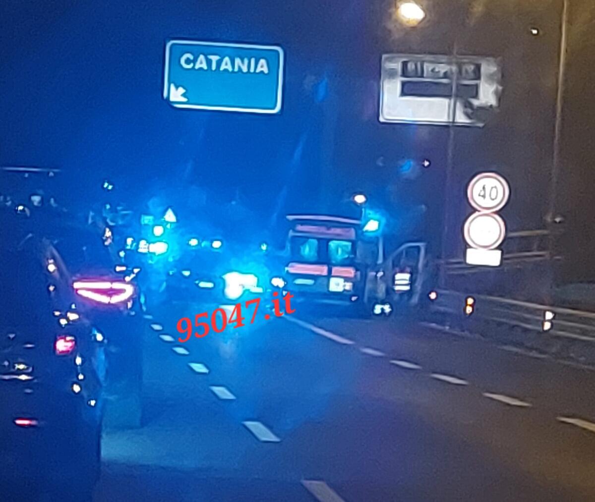 CARABINIERI TRAVOLTI DA UN’AUTO IN CORSA MENTRE GESTIVANO IL TRAFFICO VEICOLARE LUNGO LA SS121 - 