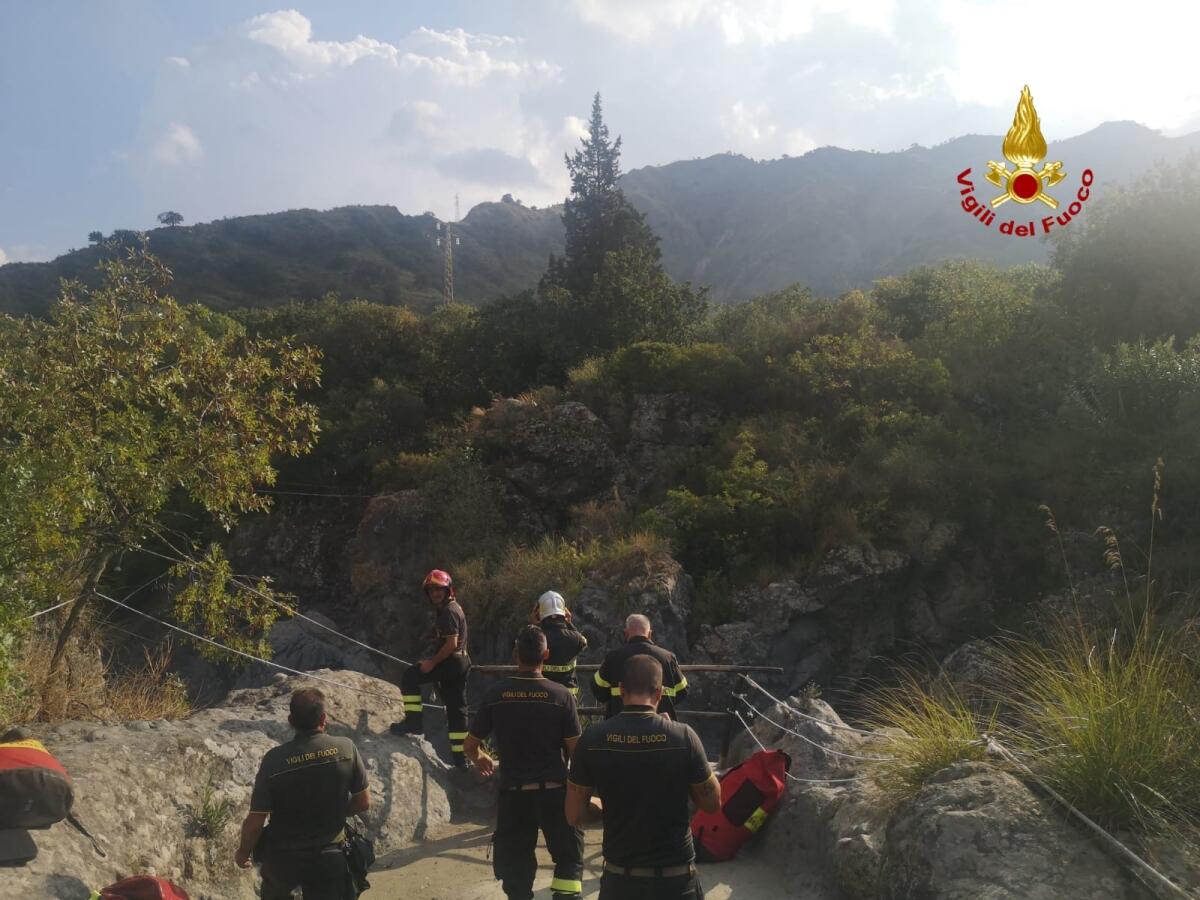 ESCURSIONE NELLE GOLE DELL'ALCANTARA FINISCE IN TRAGEDIA: MORTO UN 58 ENNE - 