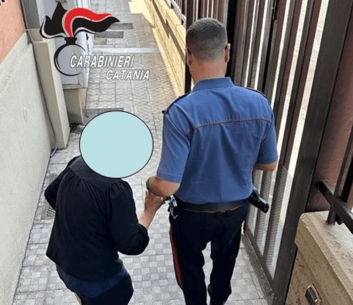 BIANCAVILLA, LA MAMMA NON “SBORSA” I SOLDI E LUI LA PICCHIA: ARRESTATO - 