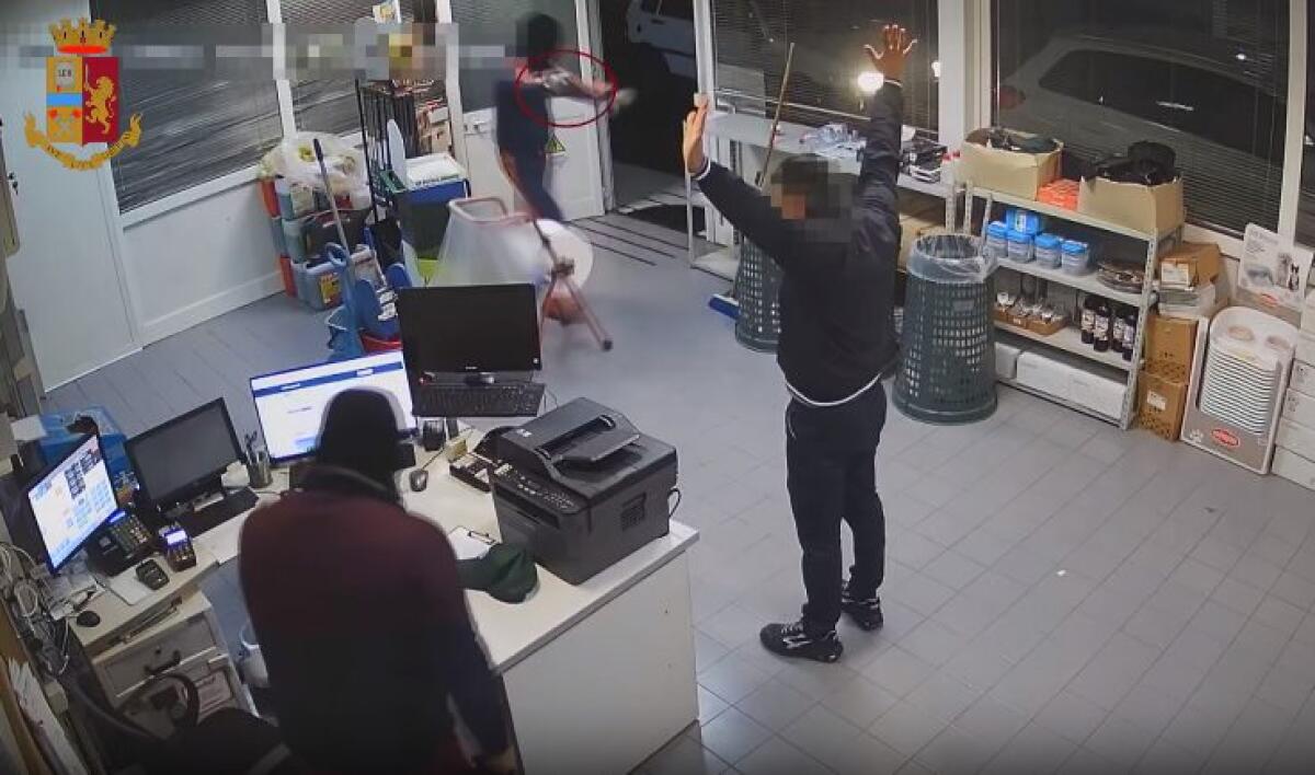 SMANTELLATA A CATANIA BANDA DEDITA A RAPINE, ESTORSIONI E SPACCIO. I NOMI DEGLI ARRESTATI - 