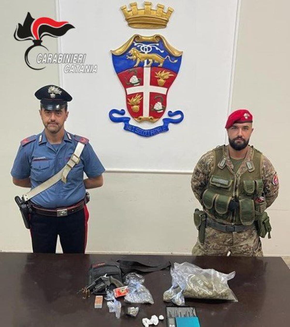 PATERNÒ.SI TRASFERISCE A VIVERE A CASA DI PARENTI E VIENE TROVATO IN POSSESSO DI ARMI E DROGA, ARRESTATO - 