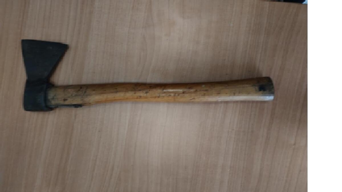 ACIREALE, PERSEGUITA LA EX MOGLIE E LA MINACCIA CON UN’ASCIA: ARRESTATO - 