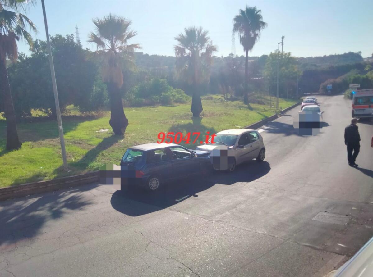 PATERNÒ. SCONTRO FRONTALE TRA DUE AUTOVETTURE AL PALAZZO DI FERRO, FERITI - 