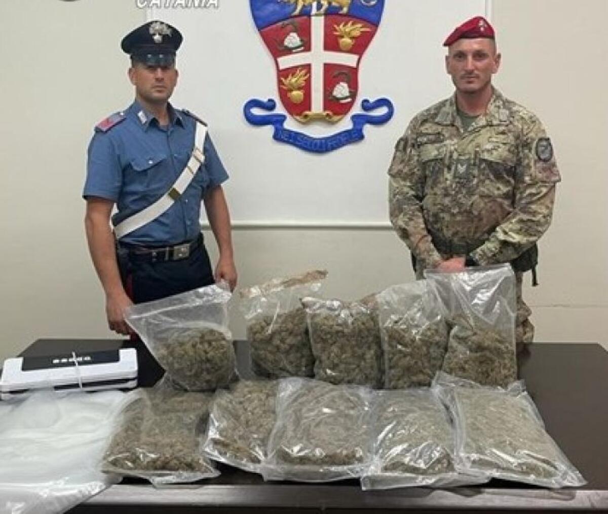 PATERNÒ: NASCOSTO TESORO DI DROGA IN CASOLARE DI CONTRADA IACONIANNI, PADRE E FIGLIO ARRESTATI - 