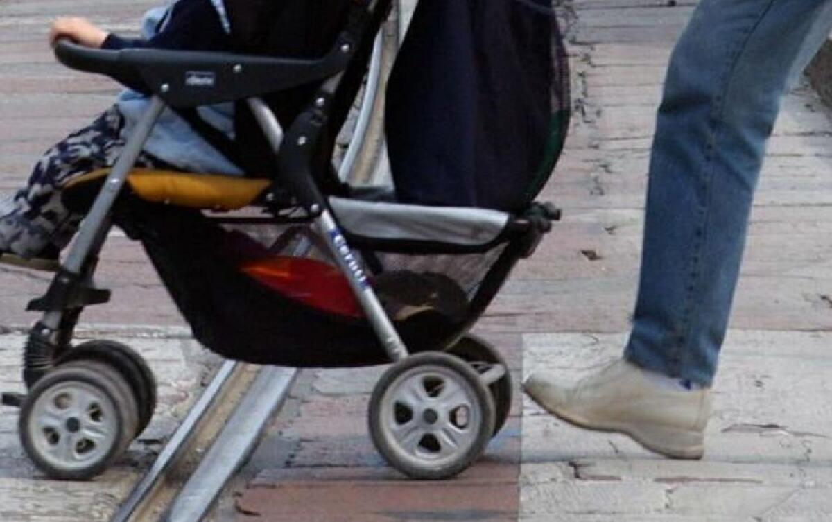 CATANIA, SCOOTER INVESTE UN PADRE CON BIMBO DI SEI MESI. IL PICCOLO È RICOVERATO IN CODICE ROSSO. - 