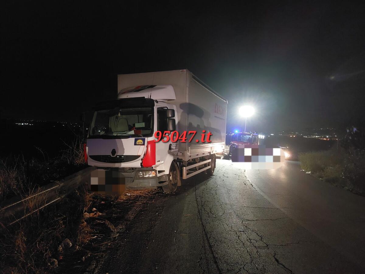 BELPASSO. CAMION CONTRO IL GUARDRAIL, ILLESI I PASSEGGERI - 