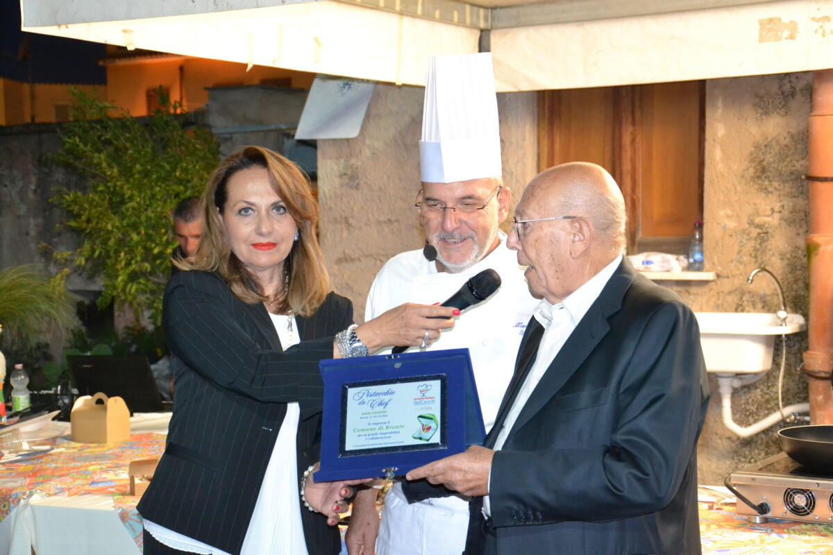 BRONTE: LA GIORNATA FINALE DELLA SAGRA DEL PISTACCHIO CON NUMEROSE MANIFESTAZIONI E L'ATTESA GRANDE TORTA - 