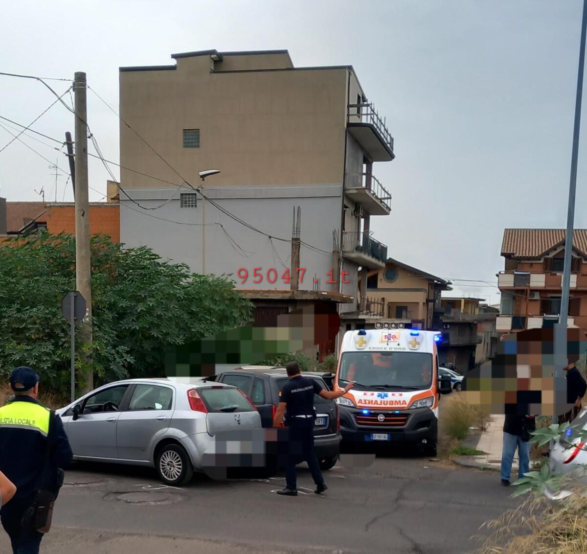 INCIDENTE STRADALE A PATERNÒ VIOLENTO SCONTRO TRA DUE AUTO: TRE FERITI, UNO TRASPORTATO IN OSPEDALE - 