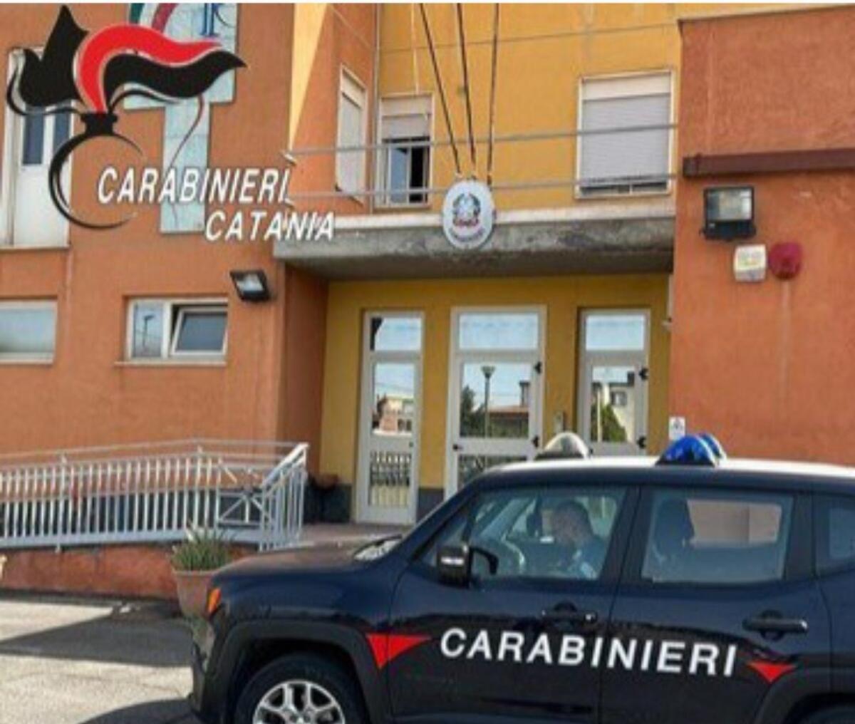 BIANCAVILLA. PICCHIA LA COMPAGNA E LE ESTORCE SOLDI, I CARABINIERI INTERVENGONO NELLA NOTTE E LO ARRESTANO - 