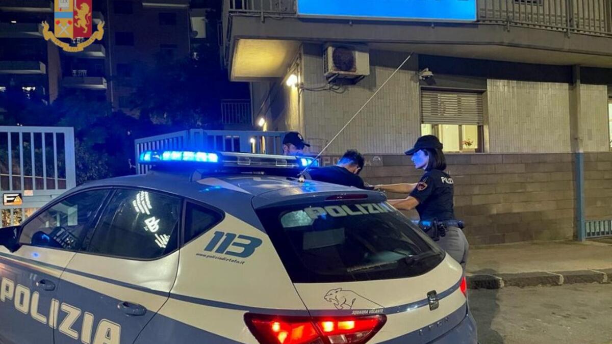 CATANIA, RUBA IL CELLULARE ALL’AMICA E LO METTE IN VENDITA ON LINE: DENUNCIATO - 