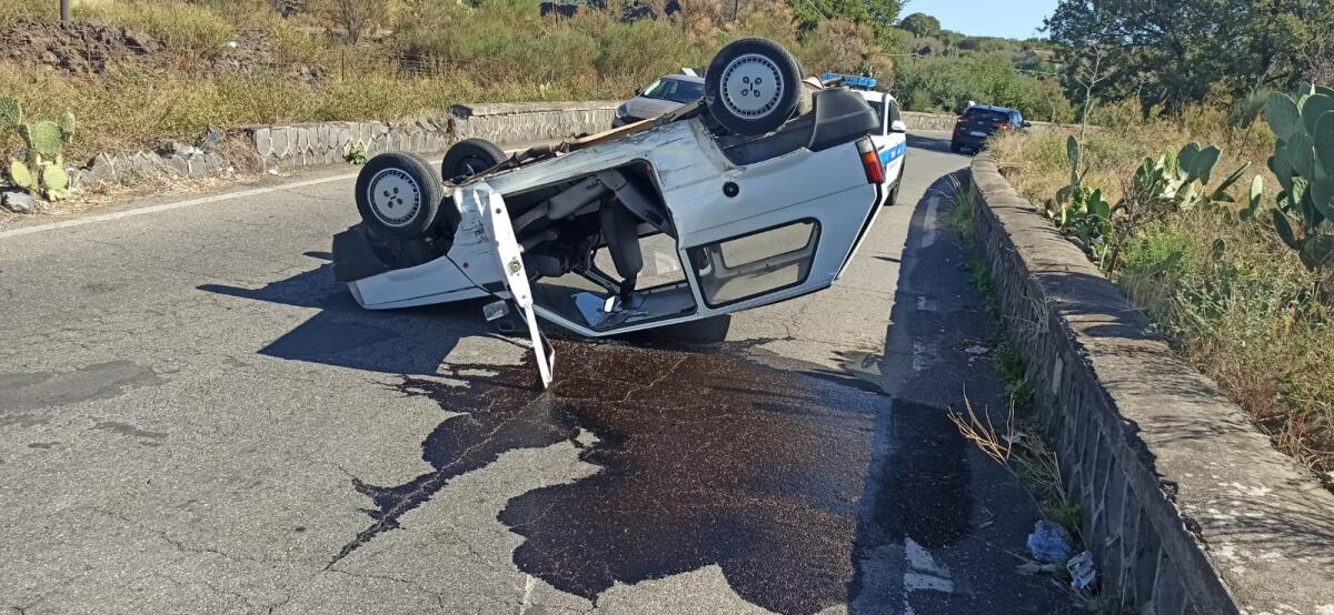 BELPASSO. AUTO SI RIBALTA, FERITO 88ENNE DI SANTA MARIA DI LICODIA - 