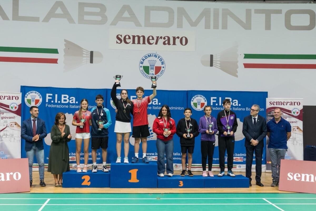 LE RAGAZZE DELLE RACCHETTE BADMINTON PATERNÒ SI DISTINGUONO AI CAMPIONATI NAZIONALI UNDER E JUNIOR 2023 - 