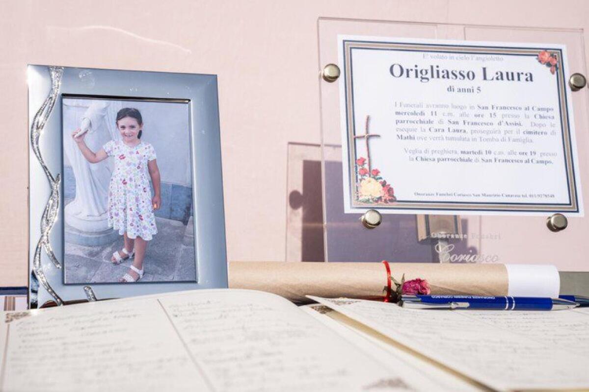 «CIAO LAURETTA» OGGI, L'ULTIMO SALUTO ALLA BIMBA VITTIMA DELL'INCIDENTE DELLA FRECCIA TRICOLORE - 