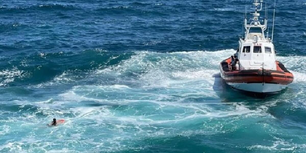 54 ENNE DI CALTAGIRONE MUORE DOPO AVER SALVATO LA FIGLIA DALLE ONDE DEL MARE MOSSO - 