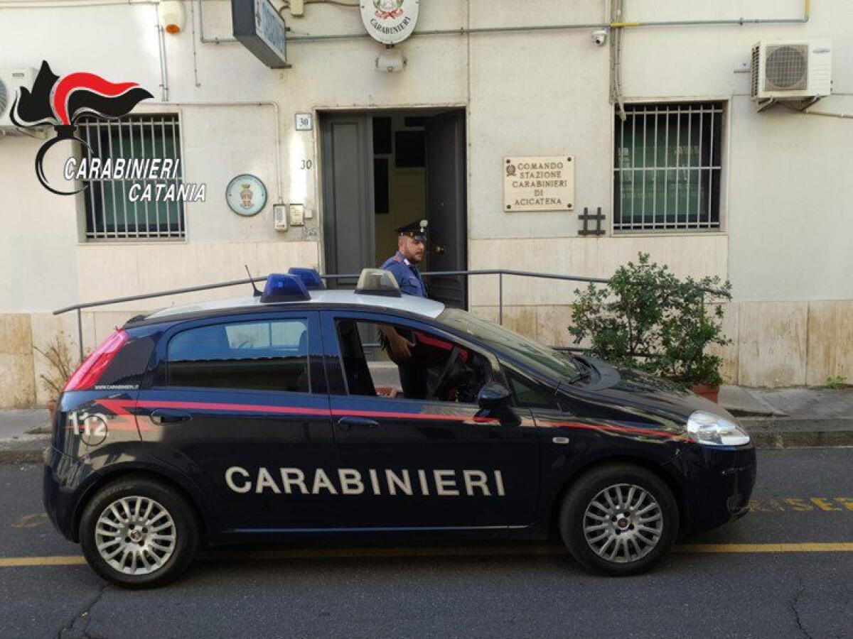 ACI CATENA. “TI SCHIACCIO LA TESTA”, NIPOTE MALTRATTA LA NONNA PER ESTORCERLE DENARO - 