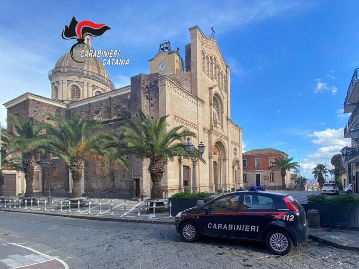 BELPASSO. SORPRESI DAI CARABINIERI A RUBARE ALL'INTERNO DI UN CAPANNONE: DUE ARRESTI - 