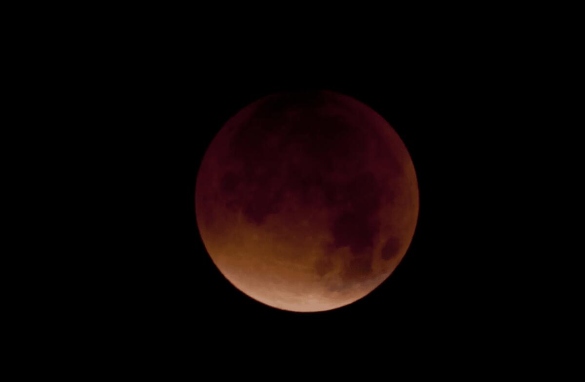 NASO ALL'INSÙ, QUESTA SERA IL CIELO CI REGALERÀ UN’ECLISSI PARZIALE DI LUNA - 