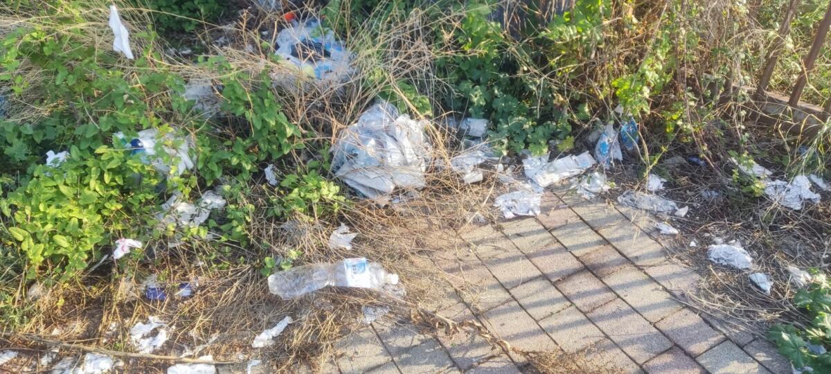 SAN GIOVANNI LA PUNTA: SEGNALATA DISCARICA ABUSIVA VICINO ISTITUTO COMPRENSIVO - 